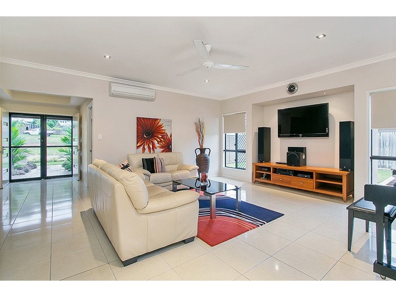 8 Port Close, Trinity Beach QLD 4879