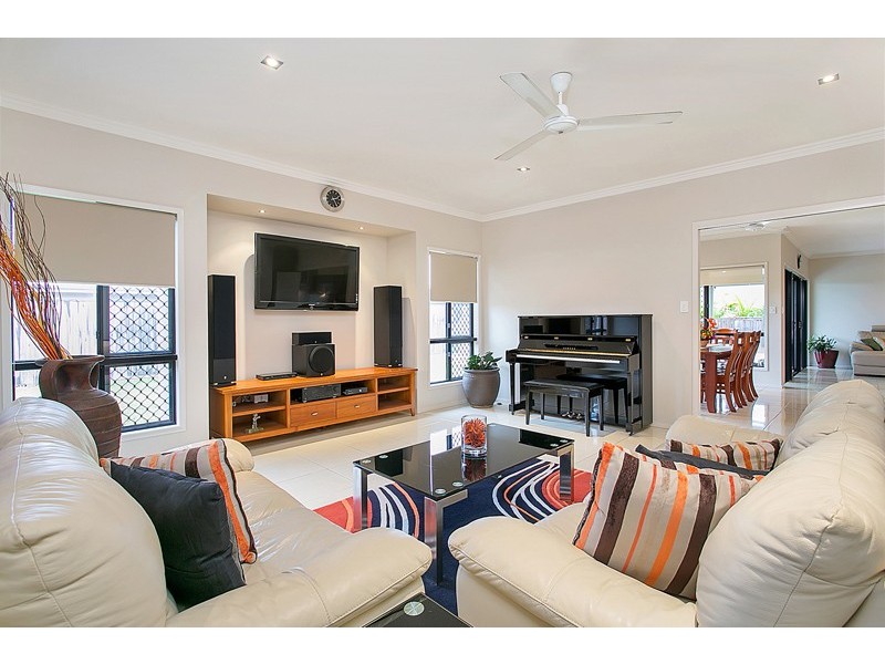 8 Port Close, Trinity Beach QLD 4879