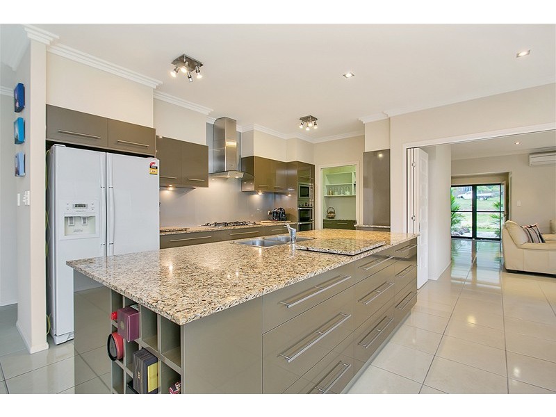 8 Port Close, Trinity Beach QLD 4879