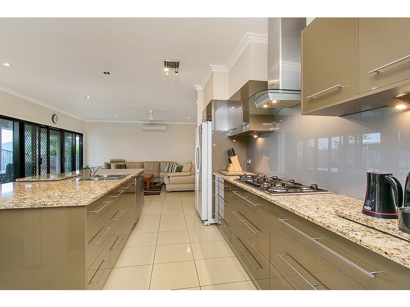 8 Port Close, Trinity Beach QLD 4879
