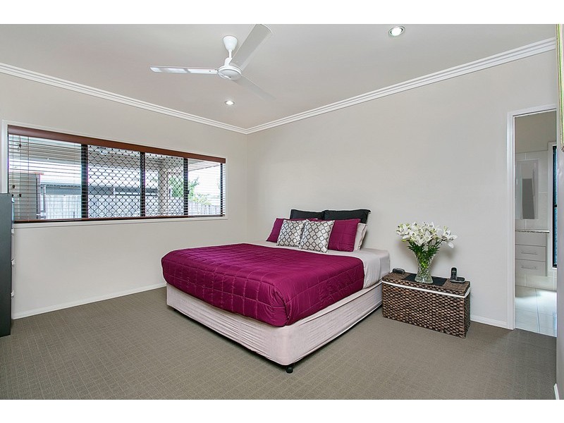 8 Port Close, Trinity Beach QLD 4879