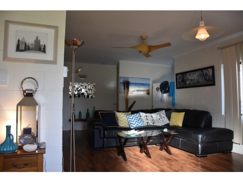 30 Baronia Crescent, Holloways Beach QLD 4878