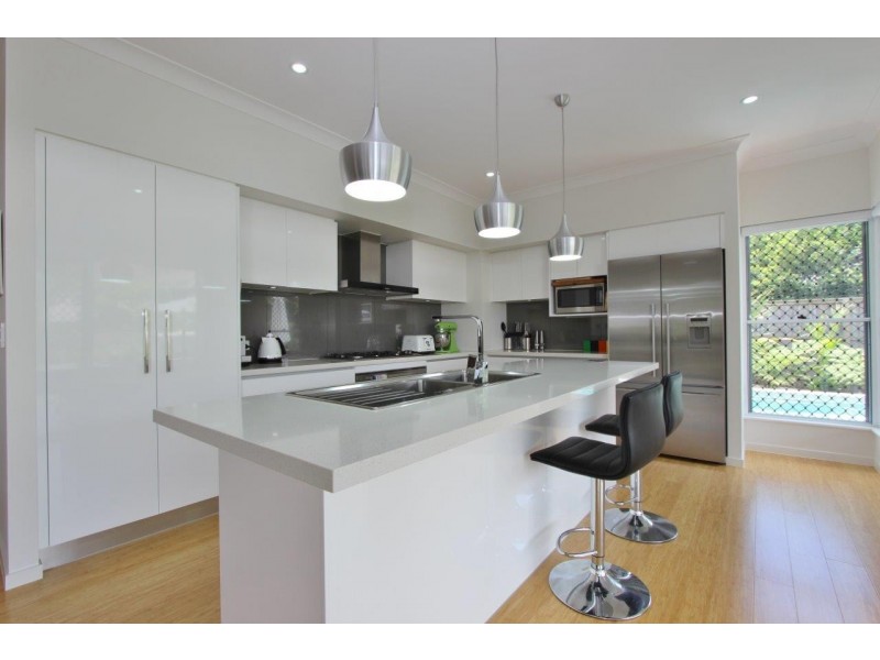 27 Bowline Place, Trinity Beach QLD 4879