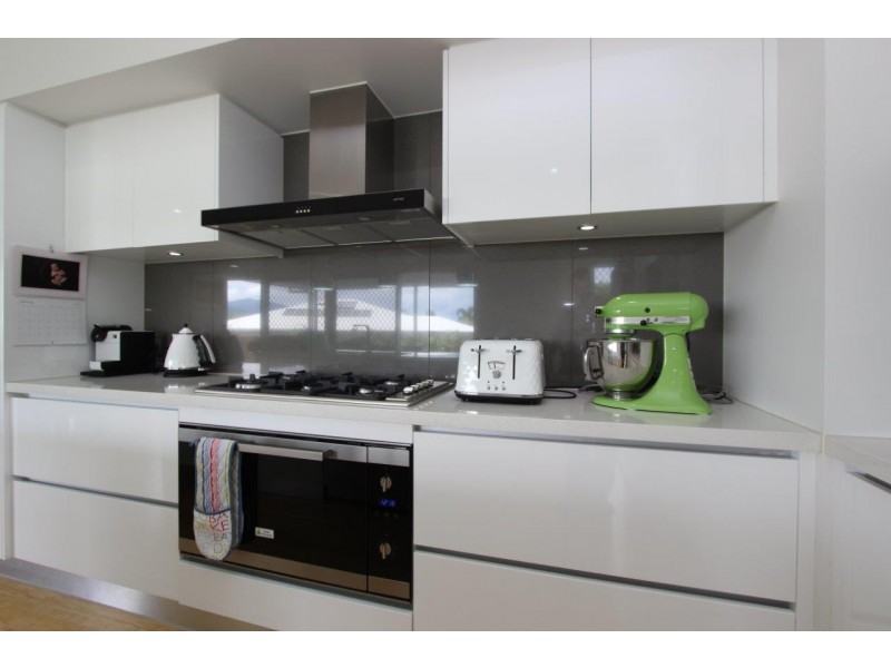 27 Bowline Place, Trinity Beach QLD 4879