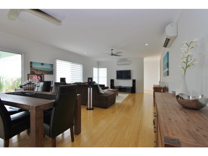 27 Bowline Place, Trinity Beach QLD 4879