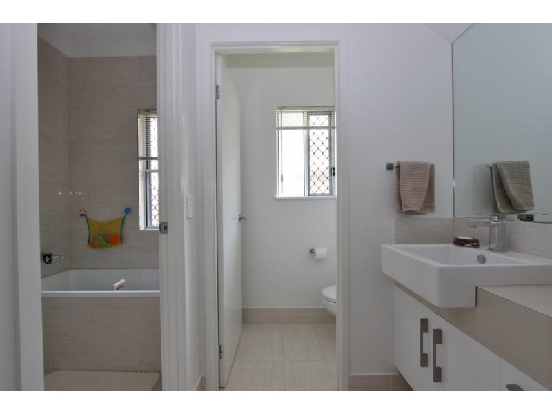 27 Bowline Place, Trinity Beach QLD 4879