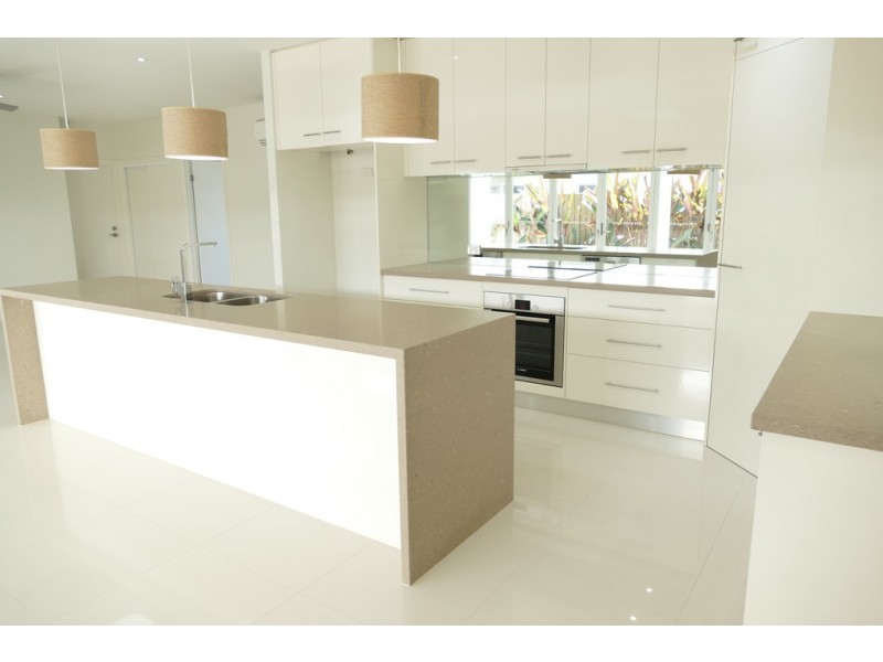 5 Aurelia Road, Palm Cove QLD 4879