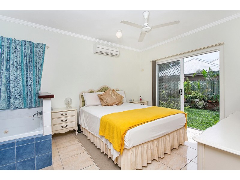 12 Moore Road, Kewarra Beach QLD 4879