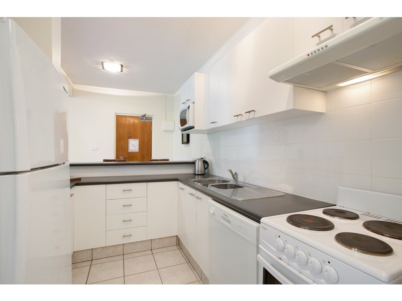 8/5 Amphora Street, Palm Cove QLD 4879