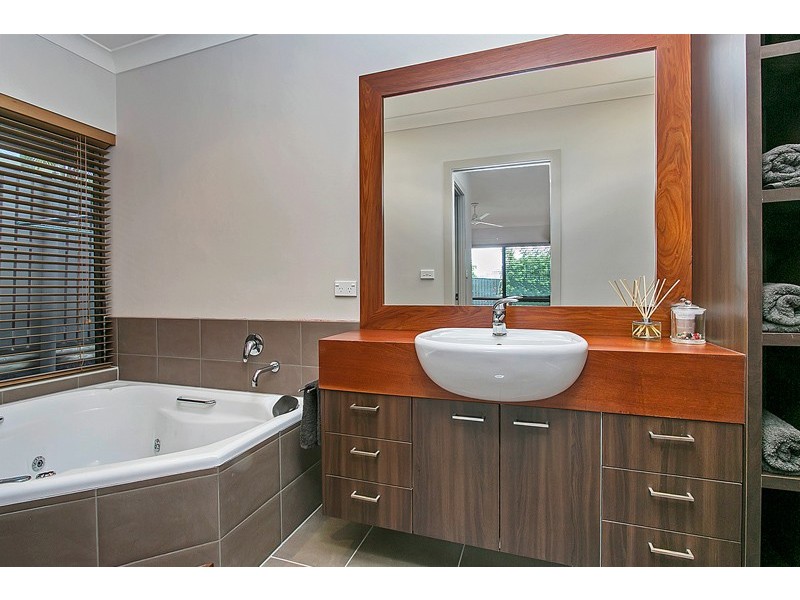 7 Everglades Street, Palm Cove QLD 4879