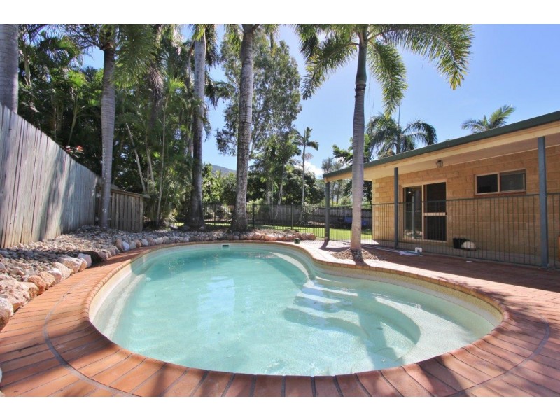 43 Yule Ave, Clifton Beach QLD 4879
