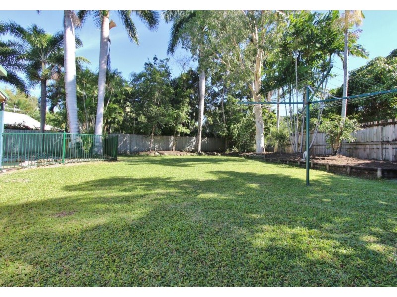 43 Yule Ave, Clifton Beach QLD 4879