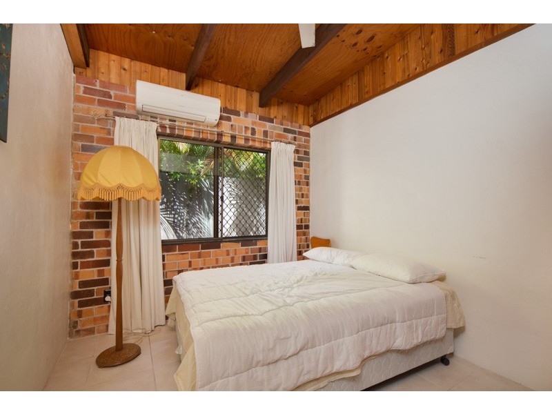 32 Petersen Street, Trinity Beach QLD 4879