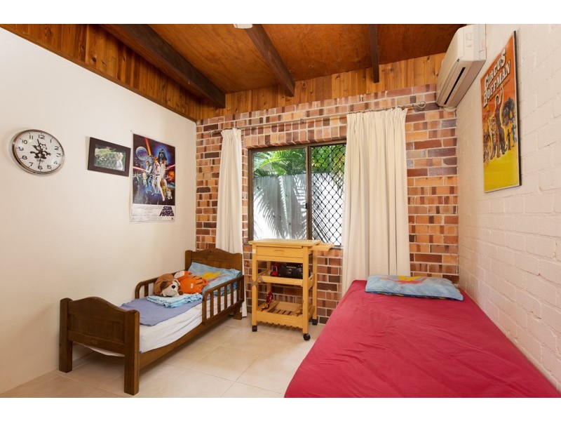 32 Petersen Street, Trinity Beach QLD 4879