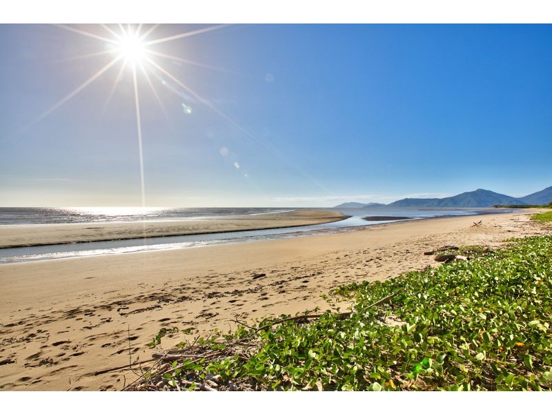 66 Cinderella St, Machans Beach QLD 4878