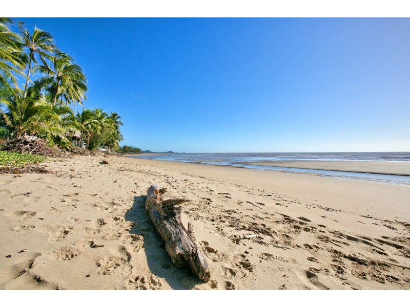 66 Cinderella St, Machans Beach QLD 4878
