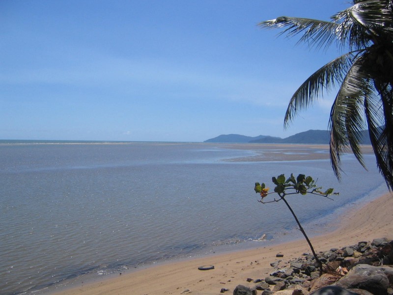 66 Cinderella St, Machans Beach QLD 4878