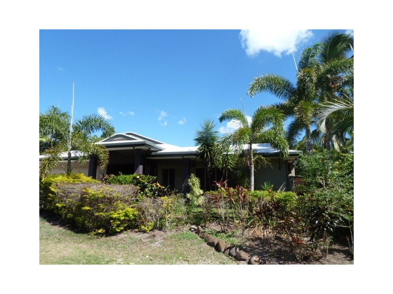 15 Barrier Close, Clifton Beach QLD 4879
