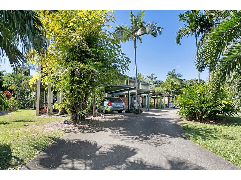 Holloways Beach QLD 4878