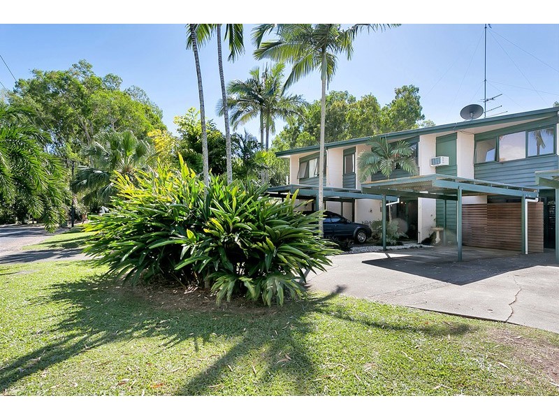 Holloways Beach QLD 4878