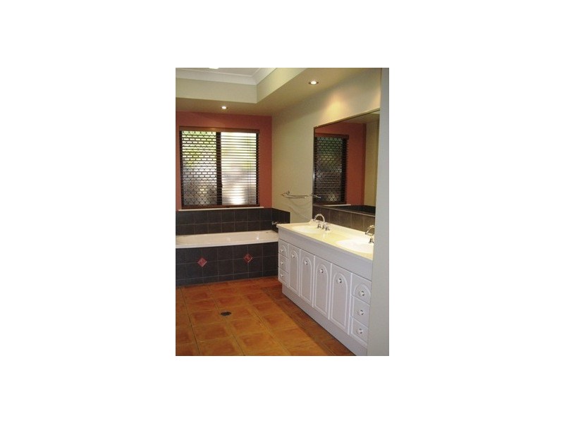 7 Playford Close, Brinsmead QLD 4870