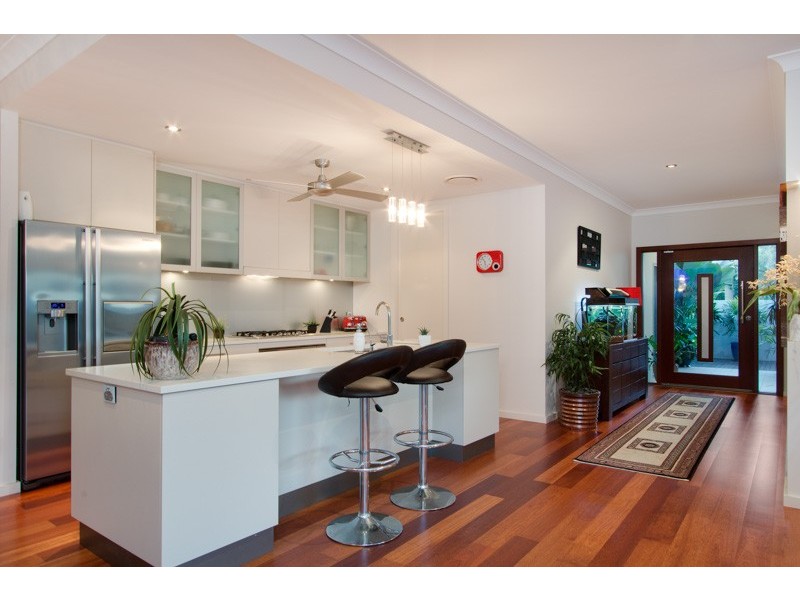 21 Muller Street, Palm Cove QLD 4879