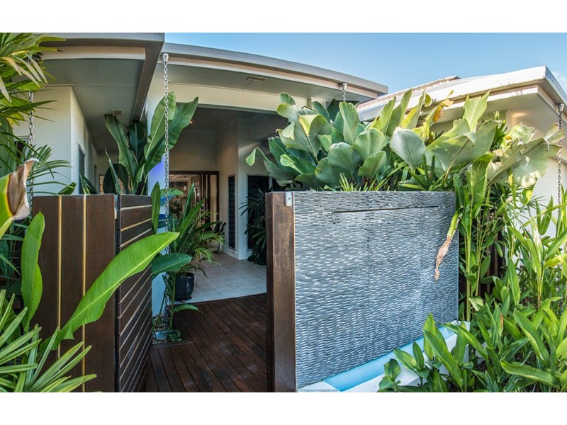 21 Muller Street, Palm Cove QLD 4879