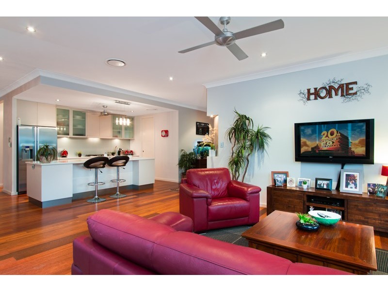 21 Muller Street, Palm Cove QLD 4879