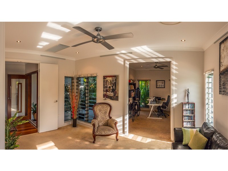 21 Muller Street, Palm Cove QLD 4879