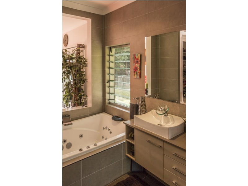 21 Muller Street, Palm Cove QLD 4879