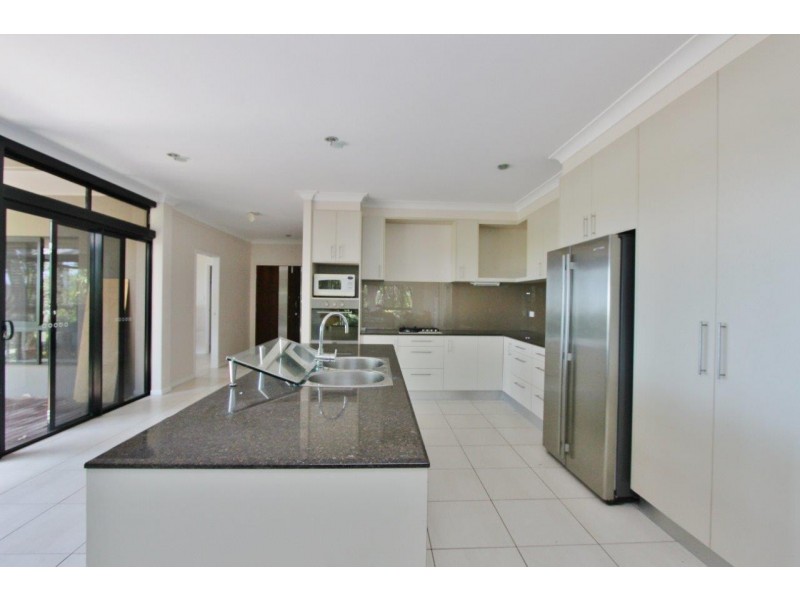 61 Leonards Access, Kewarra Beach QLD 4879