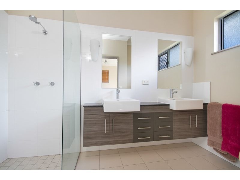 10 Paradise Palms Drive, Kewarra Beach QLD 4879