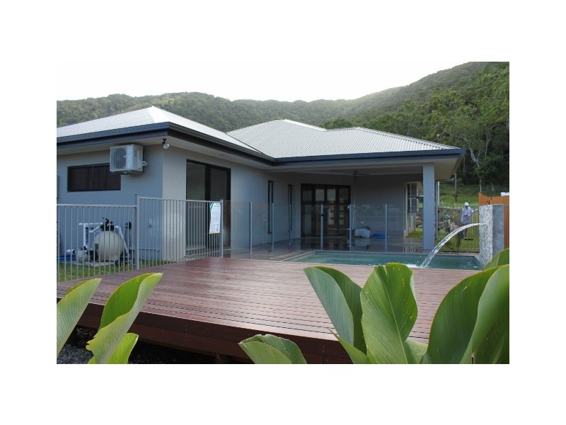 8 Retreat Close, Palm Cove QLD 4879