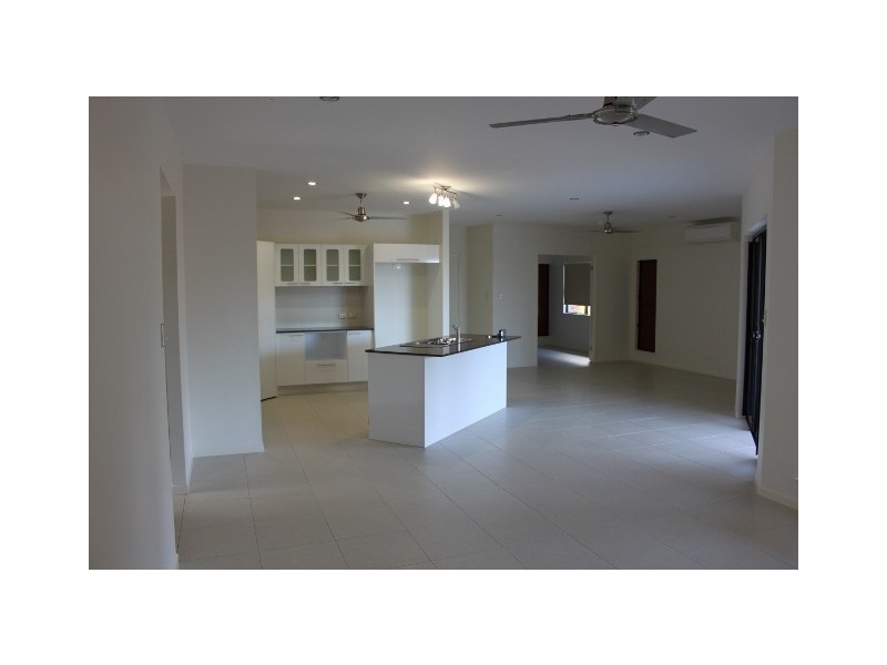 8 Retreat Close, Palm Cove QLD 4879