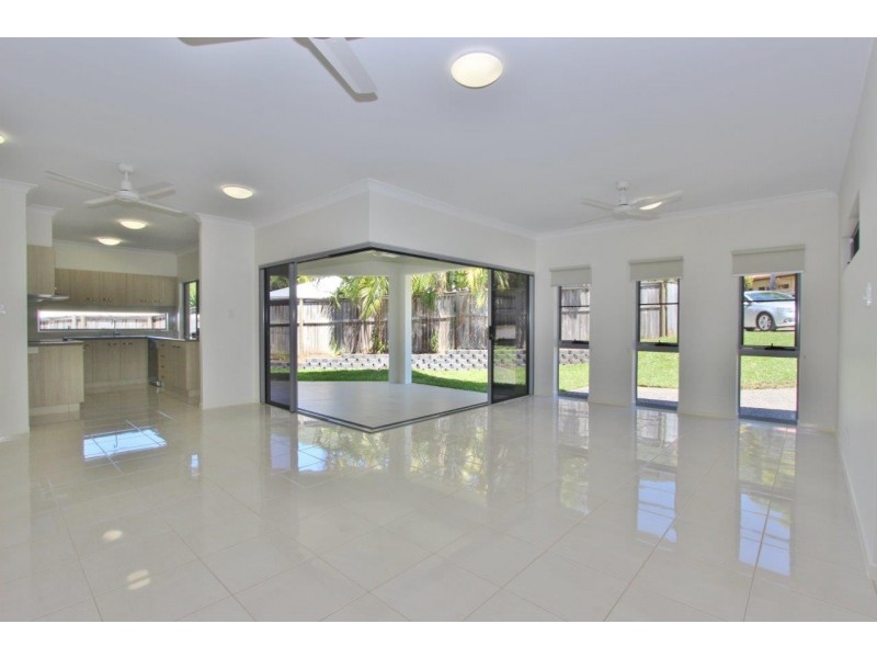 6 Sago Close, Palm Cove QLD 4879