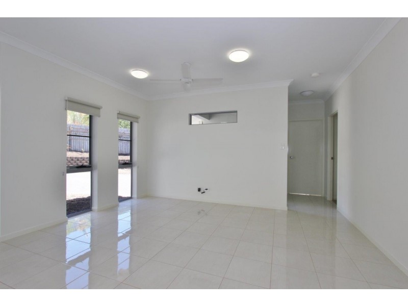 6 Sago Close, Palm Cove QLD 4879