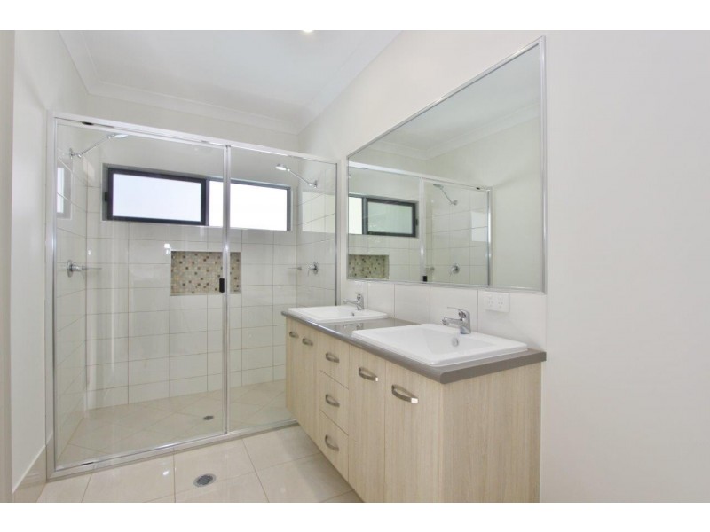 6 Sago Close, Palm Cove QLD 4879