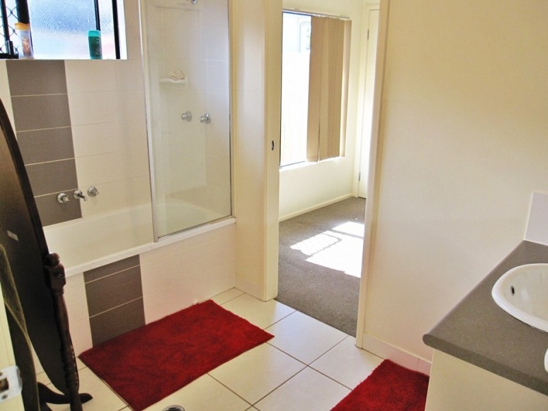 11 Hetherton Street, Smithfield QLD 4878