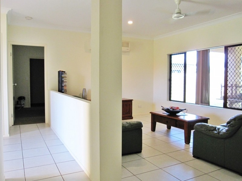 11 Hetherton Street, Smithfield QLD 4878