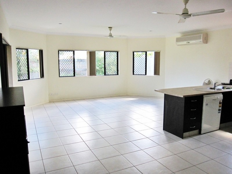 11 Hetherton Street, Smithfield QLD 4878