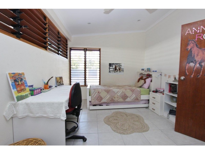 8 Baines Street, Clifton Beach QLD 4879