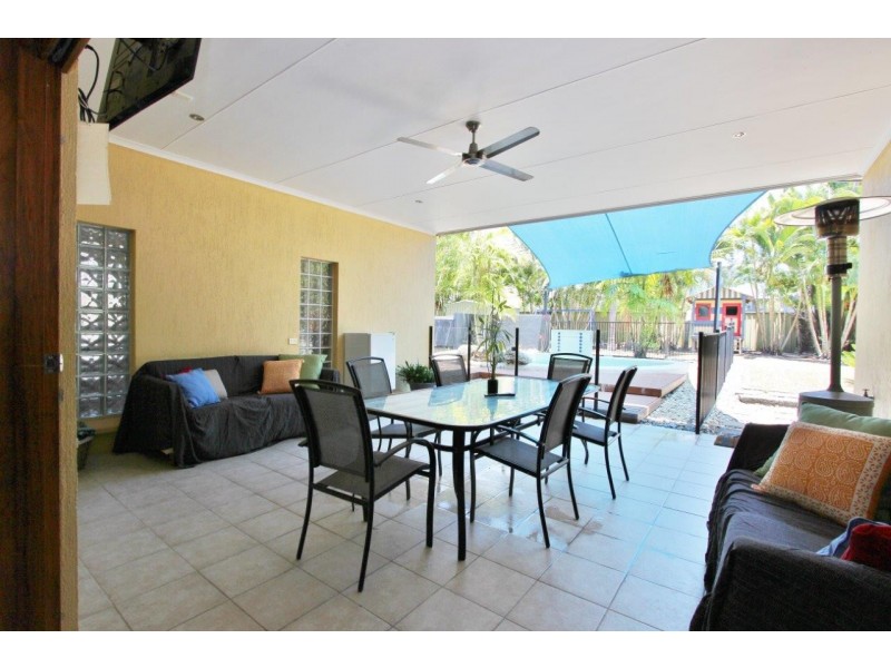 8 Baines Street, Clifton Beach QLD 4879