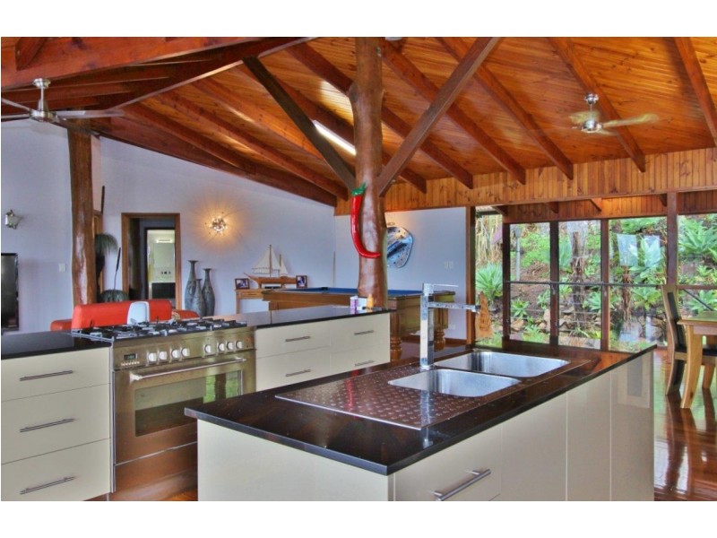 5 Tari Place, Trinity Beach QLD 4879