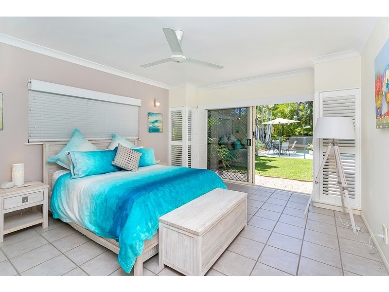18 Trivia Street, Palm Cove QLD 4879