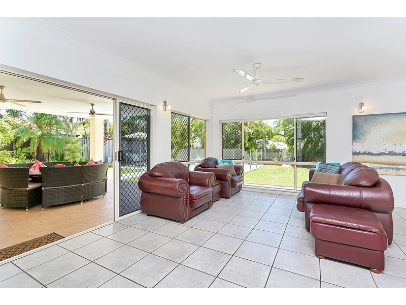 18 Trivia Street, Palm Cove QLD 4879