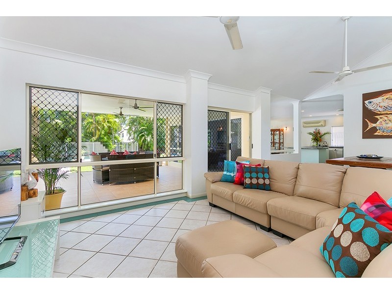 18 Trivia Street, Palm Cove QLD 4879