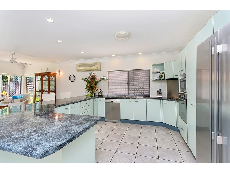 18 Trivia Street, Palm Cove QLD 4879
