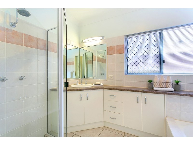 18 Trivia Street, Palm Cove QLD 4879