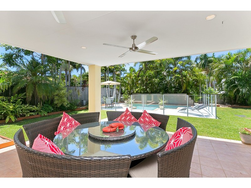 18 Trivia Street, Palm Cove QLD 4879