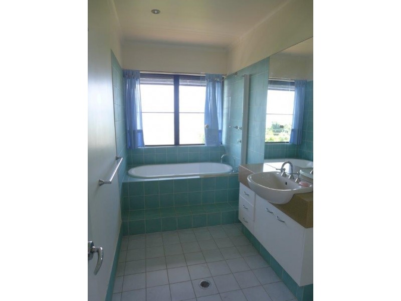 25 Tari Place, Trinity Beach QLD 4879